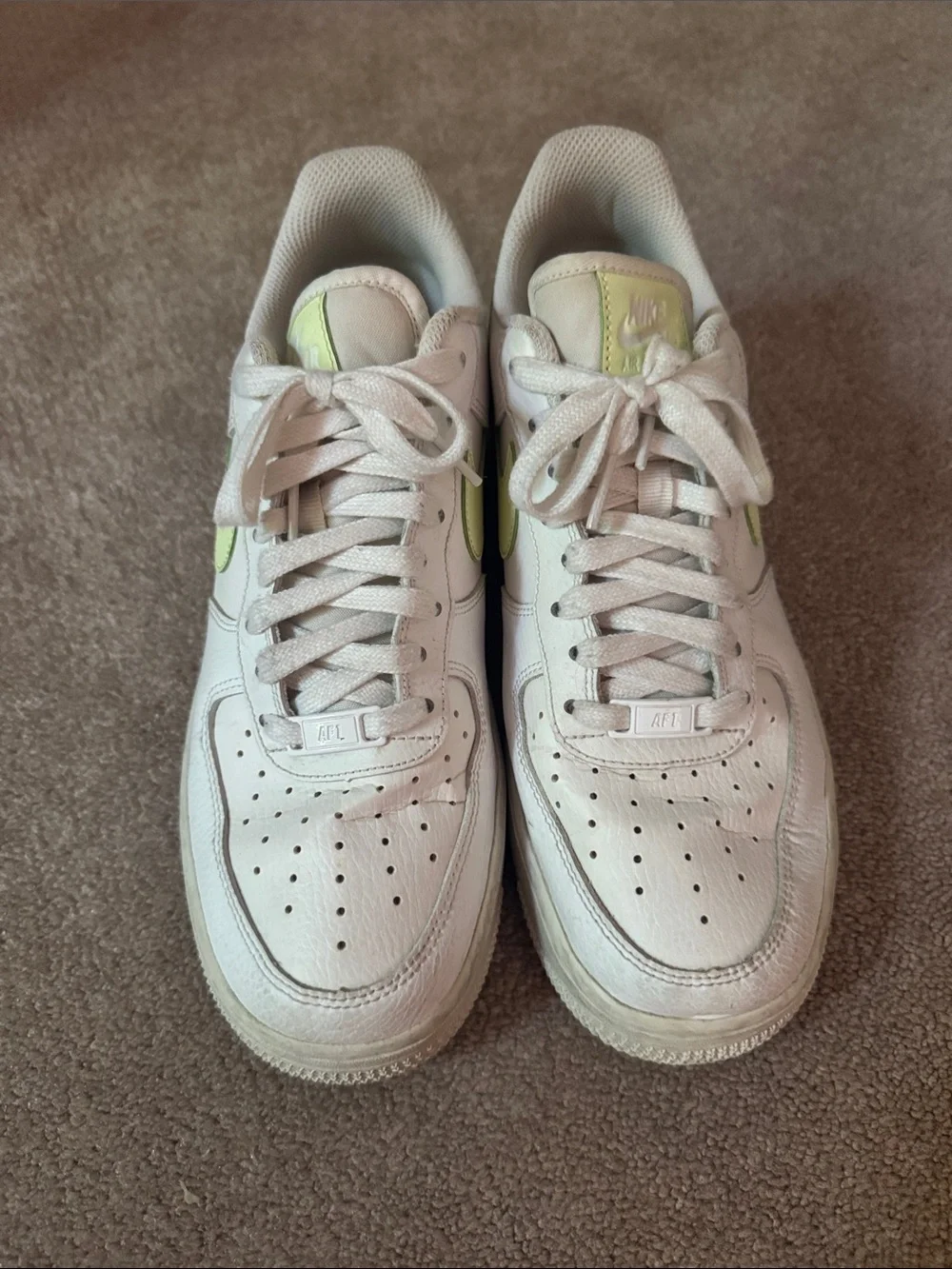 Nike Low-Top Sneakers in White with Pale Yellow Swoosh